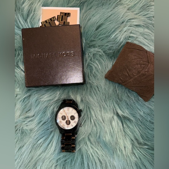 Micheal Kors watch - Picture 2 of 6